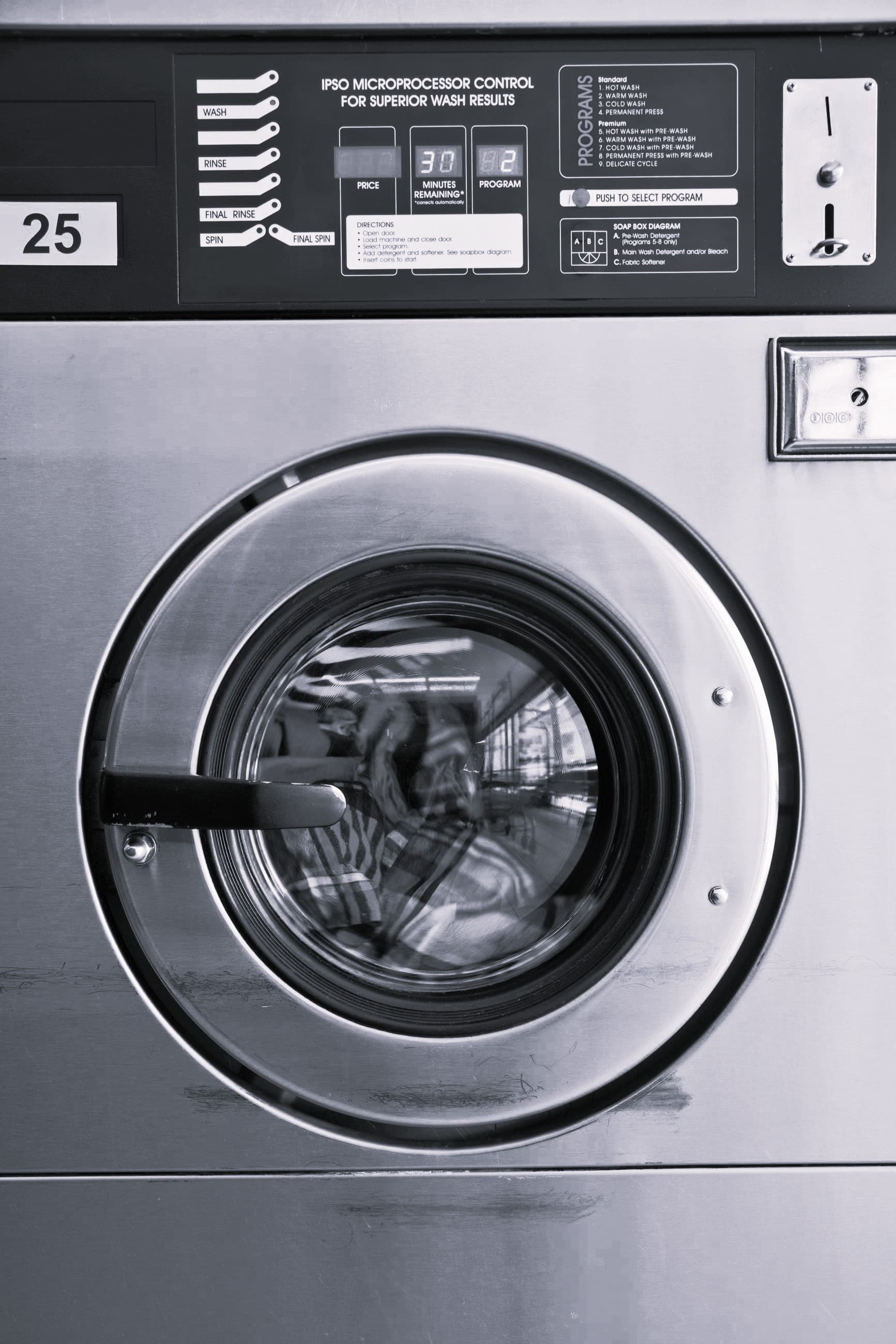 Endüstriyel çamaşır makinesi ile DryCleanic kontrollü temizlik işlemi